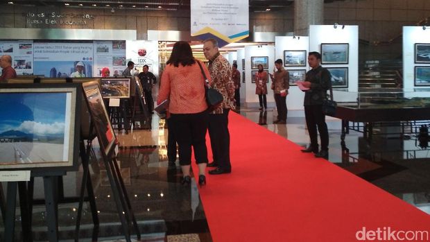 Karpet Merah Sambut Jokowi di Bursa Efek