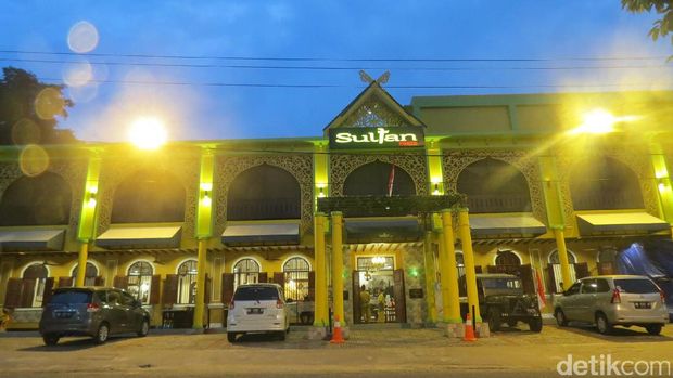 Tampak depan Sultan Resto (Fitraya/detikTravel)