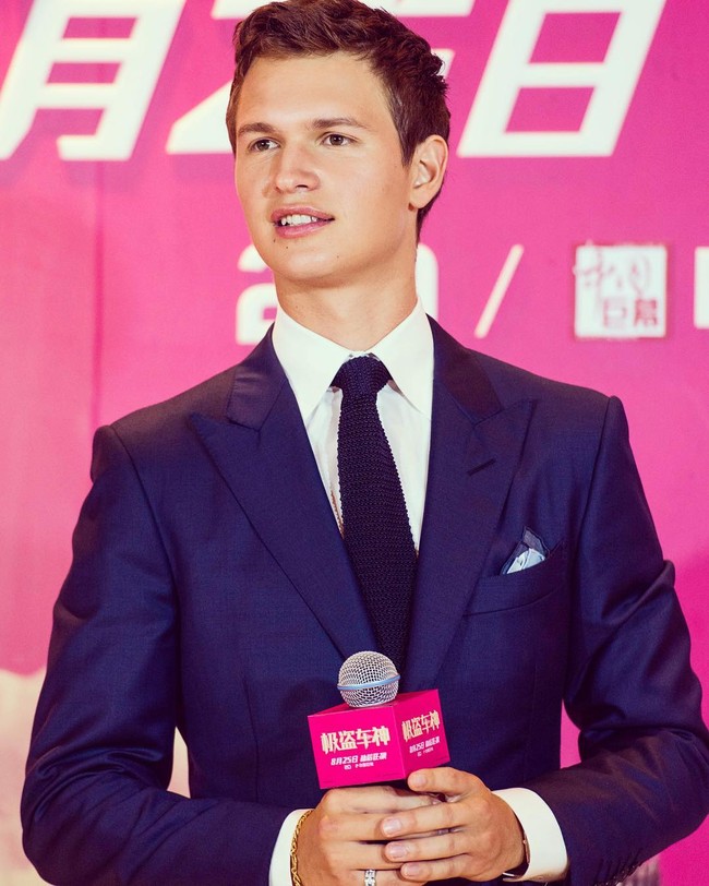 Ansel Elgort sudah berkarier di dunia film sejak 2013. Namun dia baru menjadi perhatian ketika membintangi film Divergent dan The Fault in Our Stars bersama aktris Shailene Woodley. (Foto: Instagram)