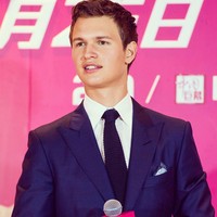 Ansel Elgort sudah berkarier di dunia film sejak 2013. Namun dia baru menjadi perhatian ketika membintangi film Divergent dan The Fault in Our Stars bersama aktris Shailene Woodley. (Foto: Instagram)