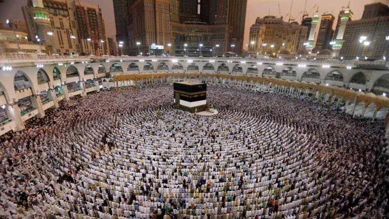 Suasana salat di Kabah / Mekah Suasana salat di Kabah / Mekah