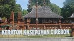 Foto: Keraton Kasepuhan Cirebon Mandikan  1.000 Pusaka