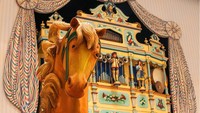 1900 Park Fare menyediakan berbagai menu masakan sarapan dan makan malam. Seperti omelet, steak, hamburger dan makanan lainnya berkisar 15-35 USD (Rp 200-460 ribu) (Disney World)