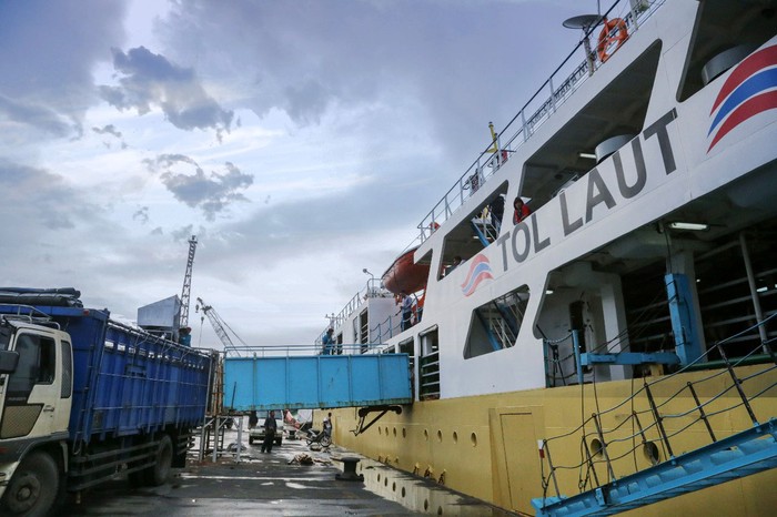 Foto: Lewat Tol Laut, Jokowi Pasok Sapi NTT ke Jakarta