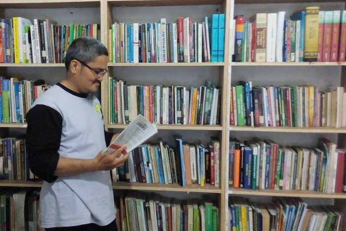 Dapat Tawaran Gratis ke Arab Saudi, Jonru Mendadak Umrah