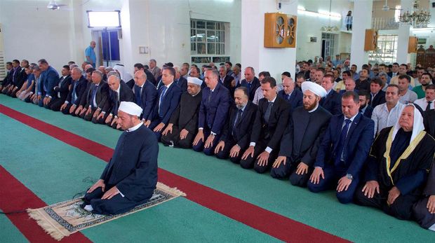 Bashar al-Assad saat ikut salah Idul Adha