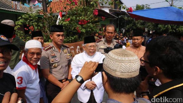 Polres Metro Jakut Serahkan Hewan Kurban ke Ketua MUI