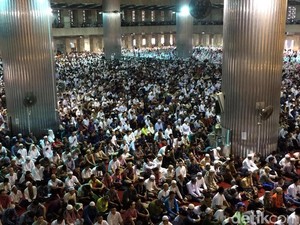 Jokowi, Menteri hingga Anak Soeharto Berkurban di Masjid Istiqlal