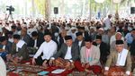 Saat Jemaah Salat Idul Adha Menyemut di Jembatan Ampera