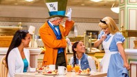 Adalah 1900 Park Fare, sebuah restoran Disney yang terletak di Magic kingdom Resort Area, kawasan Disney’s Grand Floridian Resort & Spa, Florida, AS (Disney World)