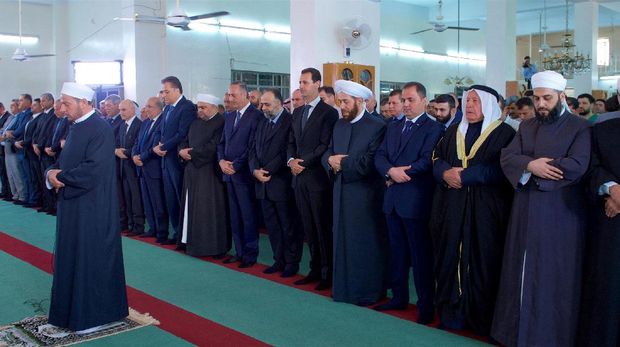 Bashar al-Assad saat ikut salah Idul Adha