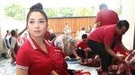 Cie.. Nikita Willy Ditemani Pacar Saat Potong Daging Kurban