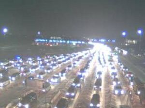Mobil Antre di Gerbang Tol Cikarang Utama Hingga 500 Meter