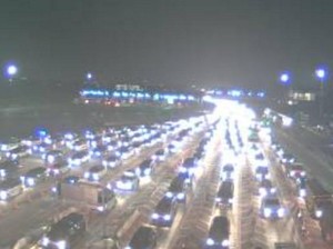 Ada Antrean Mobil di Gerbang Tol Cikarang Utama, Lalin Macet 1 Km