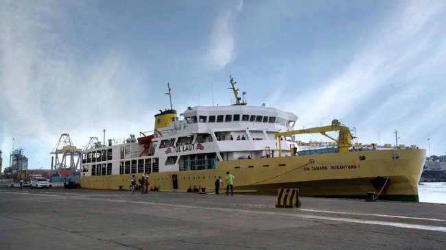 Menyambung Indonesia, Jokowi Bangun Tol Laut