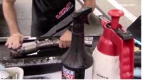Knalpot pun disikat juga. Foto: Dok. Instagram MotoGP