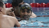 Renang menambah koleksi medali emasnya sekaligus mendonasikan emas ke-18 untuk kontingen Indonesia. Adalah Triady Fauzi Sidiq yang menjadi jawara di nomor 200m gaya ganti putra dengan catatan waktu 2 menit 1,72 detik. (Wahyu Putro A/Antara Foto)