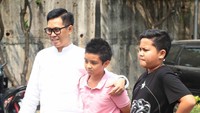 Untuk memilih hewan kurban, Eko memercayakan kepada sekretarisnya. Foto: Palevi/detikHOT