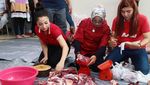 Cie.. Nikita Willy Ditemani Pacar Saat Potong Daging Kurban
