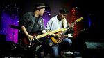 Aksi Panggung Rendy Pandugo di Showcase Album Debutnya