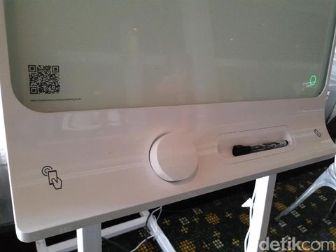 Keren! Papan Tulis yang Coretannya Bisa Dilihat di Ponsel