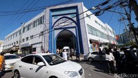 Tak seperti di Indonesia, dimana salat Idul Adha dimulai pukul 07.00 WIB, di Masjid Seoul salat dimulai pukul 09.30 waktu setempat.