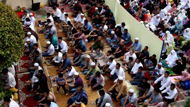 Melihat Khusyuknya Salat Idul Adha WNI di Abu Dhabi