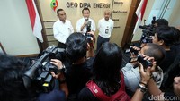 Direktur Utama PT Geo Dipa Energi Riki Ibrahim memberikan keterangan pers di kantornya, Jakarta, Kamis (31/8/2017).