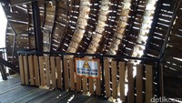 Beginilah suasana di dalamnya. Rangka patung kuda ini dirancang dari besi, lapisan kulitnya dari limbah kulit kelapa (M Rofiq/detikTravel)