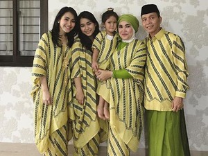 Live Lagi Asyik Belanja, Eh Umi Kalsum Salah Login Instagram Ayu Ting Ting