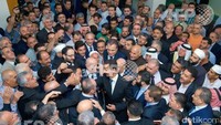 Tahun ini, Assad bisa bepergian lebih jauh setelah sejumlah wilayah, termasuk Provinsi Hama dan Suriah bagian barat berhasil dikuasai kembali oleh pasukan rezim Suriah bersama sekutunya. Foto: Hana/Handout via AFP