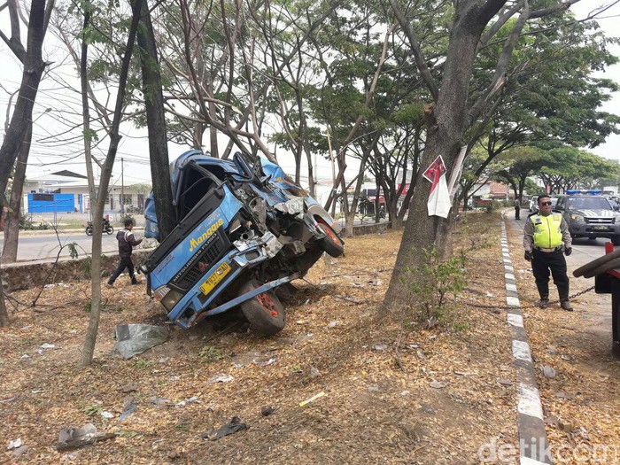 Elf Kecelakaan di Sumedang, 15 Orang Luka
