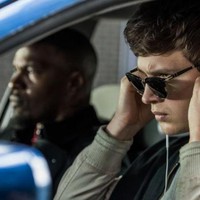 Ansel Elgort bersama lawan mainnya yang lain dalam film Baby Driver, aktor Jamie Foxx. Mereka siap beraksi ngebut di jalanan. Foto: Dok. Instagram