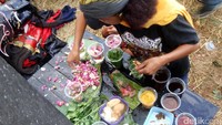 Atraksi ini diikuti lebih dari 20 kelompok kesenian ebeg.
