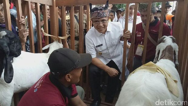 Bupati Anas: Idul Adha Momentum Perkuat Budaya Gotong Royong