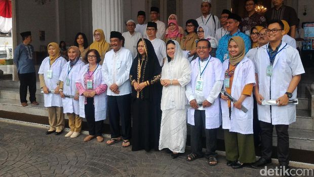 Djarot Lepas Tim Pemeriksa Kesehatan Hewan untuk Cegah Antraks
