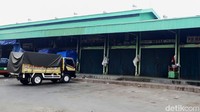 Menurut Kepala Pasar Induk Cipinang Endang Sundhara, pada hari ini seluruh pedagang di Pasar Induk Cipinang sedang non aktif. Pasalnya, hari ini bertepatan dengan Hari Raya Idul Adha. Seluruh pedagang akan kembali beraktivitas pada Sabtu besok (2/9/2017).
