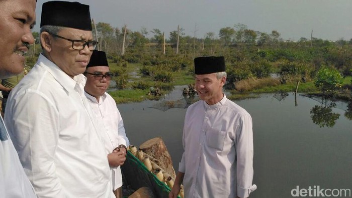 Ganjar Apresiasi Penanganan Rob di Pekalongan