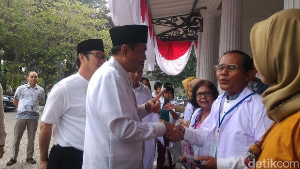 Djarot Lepas Tim Pemeriksa Kesehatan Hewan untuk Antisipasi Antraks (Bisma-detikcom)