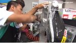 Melihat Proses Motor MotoGP Dicuci, Detail Banget