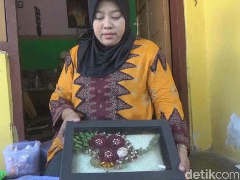  Tas  Pandan Berhias Kain Perca di Jombang Tembus Luar Negeri 