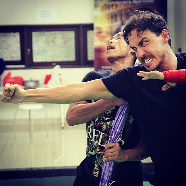 Hamish Daud pekerja keras. Potret berikut menunjukkan sifat Hamish tersebut. Dia berlatih bersama lawan mainnya Yayan Ruhian untuk film Gangster.