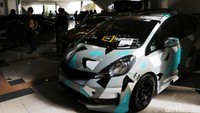 Honda Jazz modifikasi salah satu peserta Indonesia Automodified (IAM) MBtech di Bandung. Kontes diadakan di Sasana Budaya Ganesha (Sabuga), Sabtu-Minggu 2-3 September 2017. Foto: Dadan Kuswaraharja