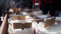 Harga eceran tertinggi beras di DKI sebesar Rp 12.800/kg untuk jenis premium, dan Rp 9.450/kg untuk medium.
