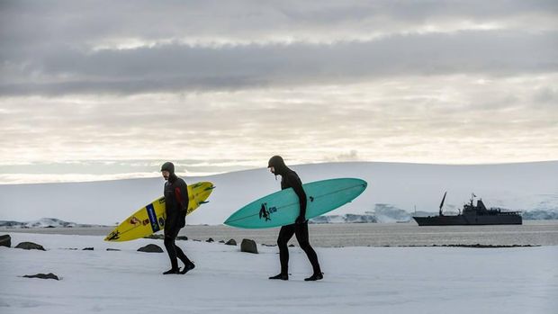 Mungkin Baru dia yang Surfing di Kutub Selatan