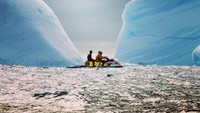 Tantangan utama surfing di Kutub Selatan apalagi kalau bukan suhu yang dingin. Jika tidak memakai perlengkapan khususnya, tim dokter meyakini Navarro akan tewas hanya dalam waktu 2 menit jika terjatuh di air! (Ramon Navarro/Facebook)