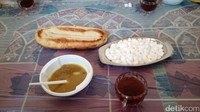 Apapun rasa gulai ini, yang jelas inilah satu-satunya kebersamaan dalam momen Idul Adha di Armenia. Tak ada lagi masjid yang resmi beroperasi selain di sini. Foto: Danu Damarjati-detikcom