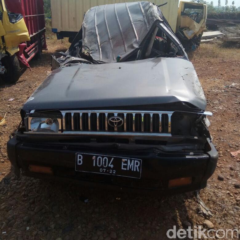 Begini Kronologi Kecelakaan Maut di Cipali yang Tewaskan 5 Orang Begini Kronologi Kecelakaan Maut di Cipali yang Tewaskan 5 Orang
