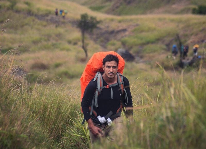 Foto Gaya  Traveling  Hamish Daud