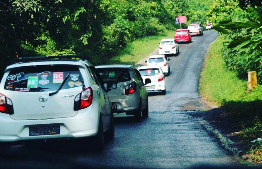 Memperingati hari jadinya, Toyota Agya Club (TAC) chapter Lampung menggelar acara bertema 'Go Green'. Mereka konvoi mengelilingi Lampung.